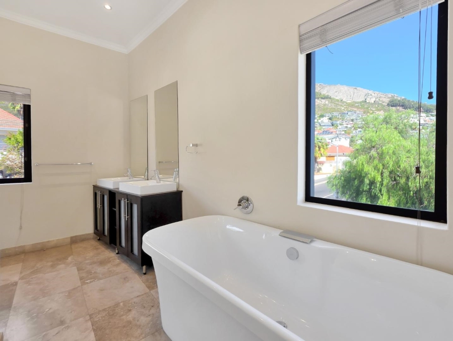 3 Bedroom Property for Sale in Fresnaye Western Cape
